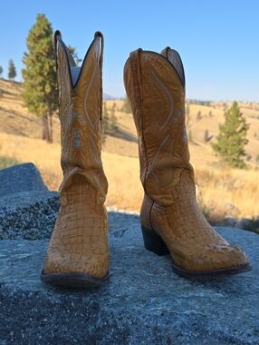El General Buttercup Crocodile-Textured Cowboy Boots